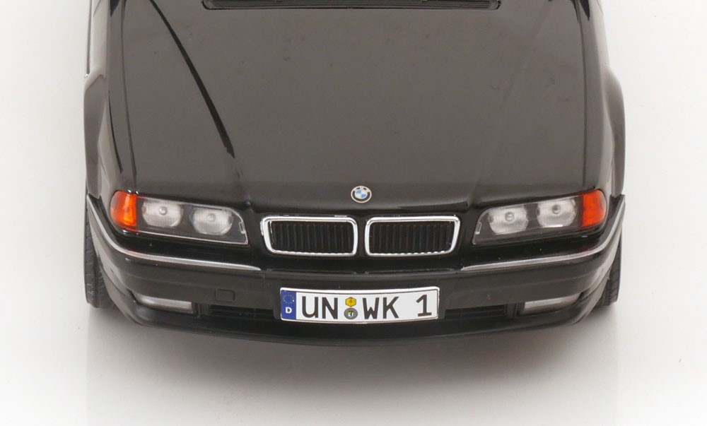 BMW 740i E38 schwarz metallic 1:18