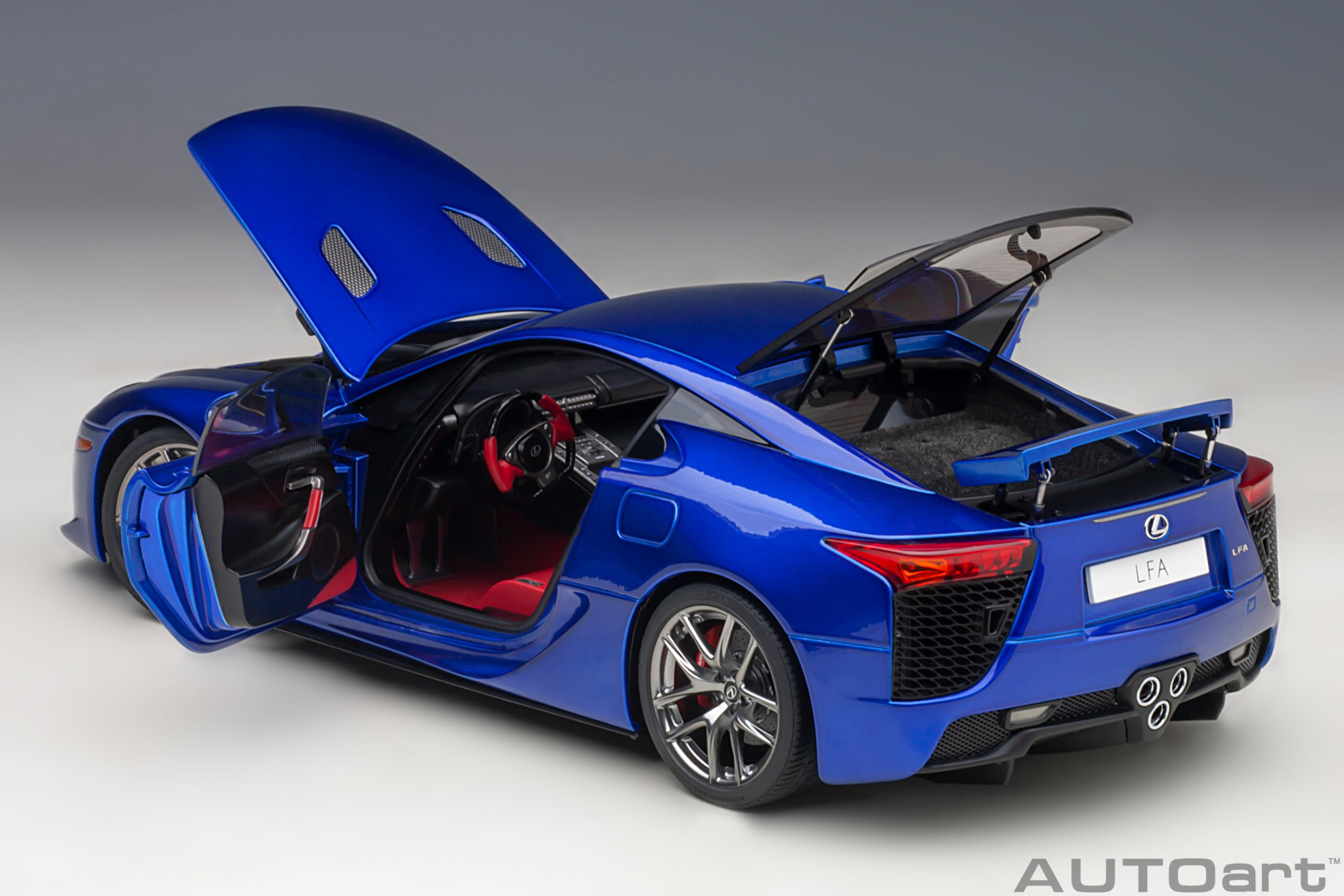 Lexus LFA 2010 blau pearl 1:18