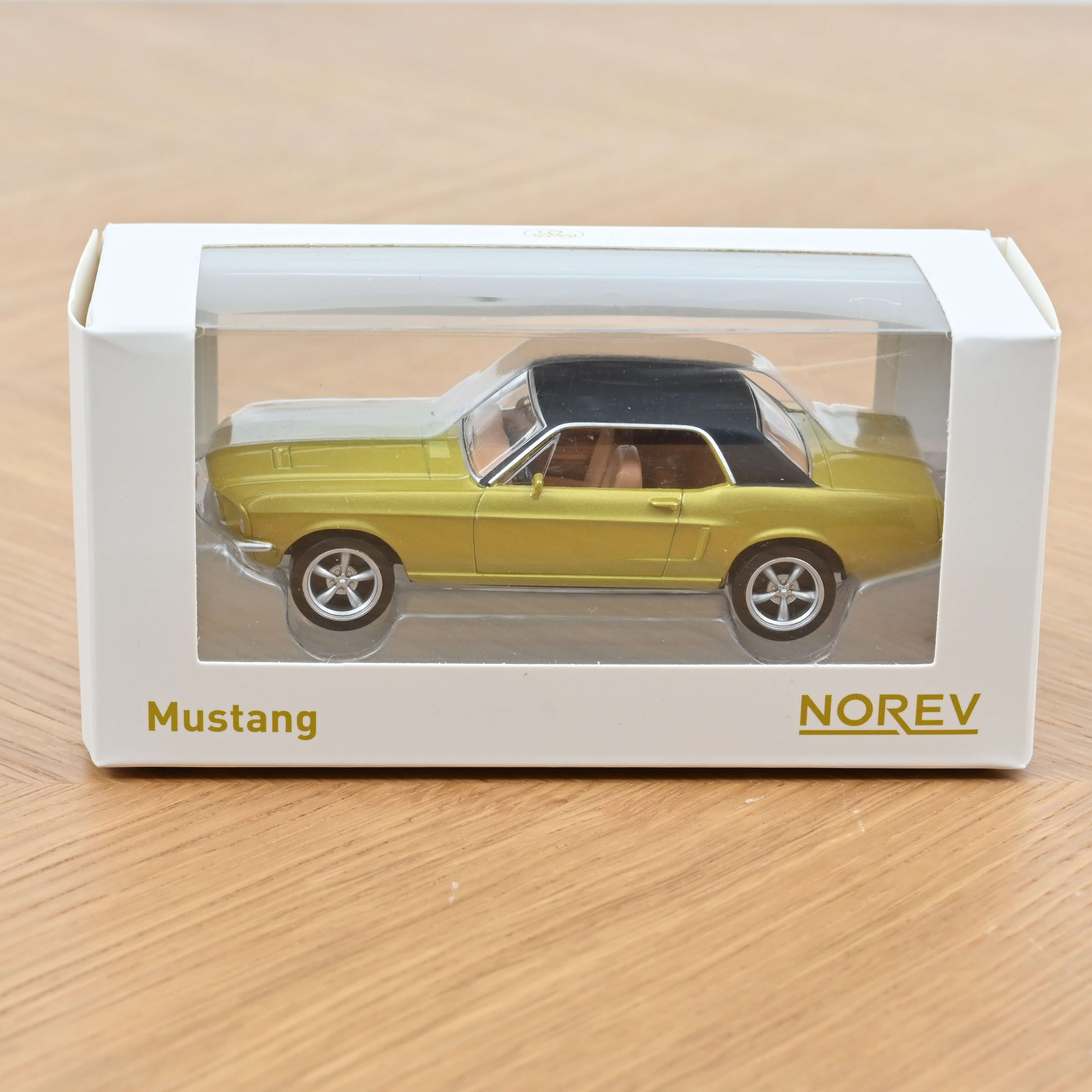 Ford Mustang coupé ´68 gold Jetcar / Jet cars 1:43