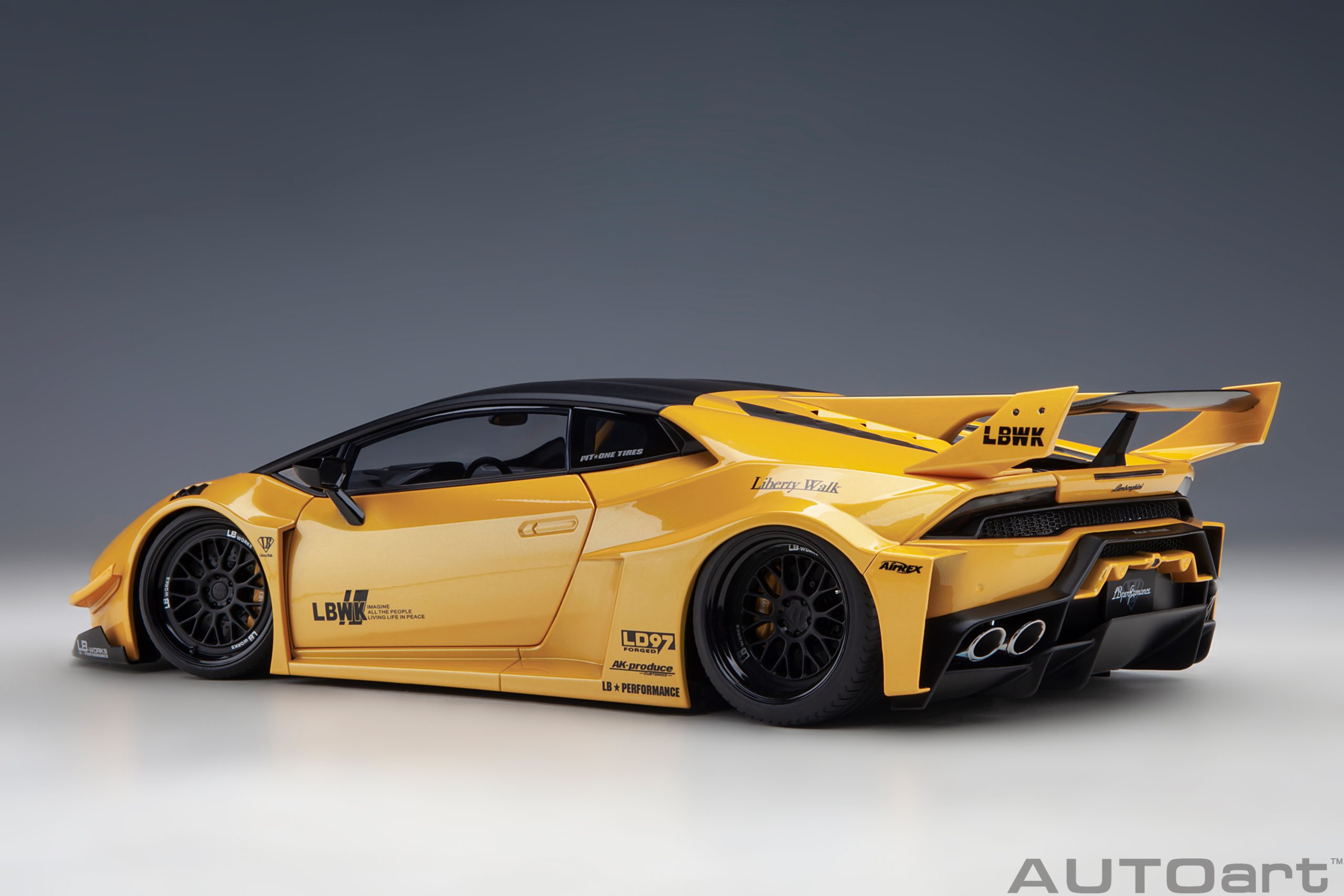 Liberty Walk Huracan gelb Baujahr 2019 1:18