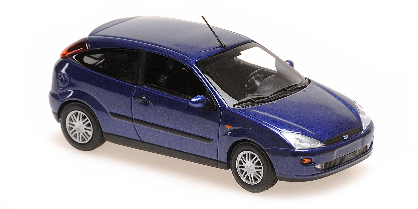 Ford Focus`1998 blaumet.1:43 2 Türig Diecast Maxichamps