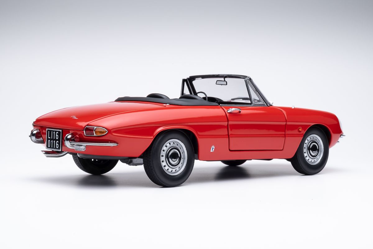 Alfa Romeo 1600 Duetto Spider `1966 rot 1:18 zu öffnende Türen und Hauben