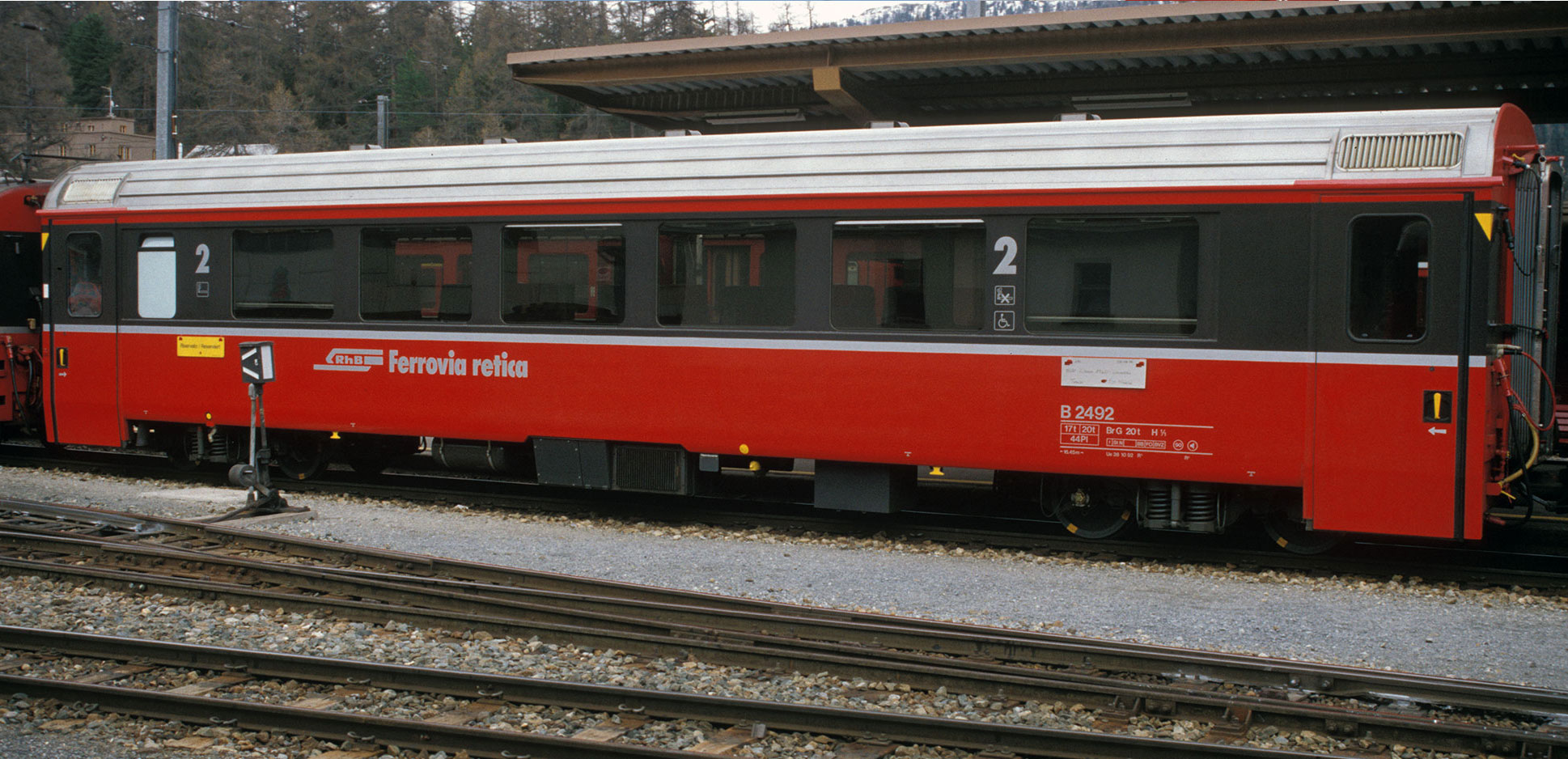 RhB B2494 BerninaExpress 2. Klasse Einheitswagen EW IV in verkürzte Ausführung für die Bernina-Bahn