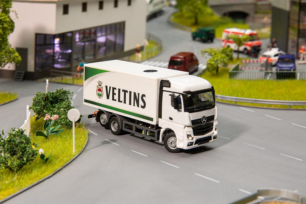 Car System Digital LKW Mercedes Actros "Veltins"