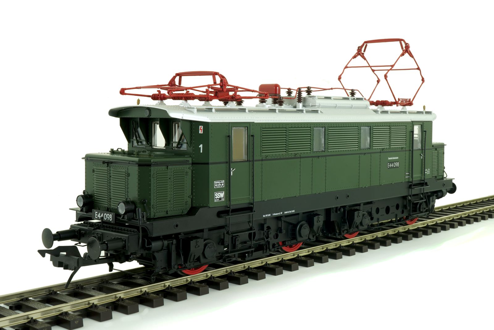 DB E-Lok BR E44 Ep.3 grün Betr.-Nr.: E 44 098, BD München, Bw Rosenheim, grün RAL 6007