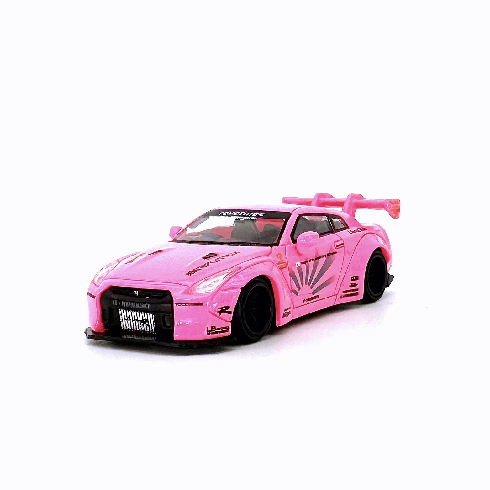 Liberty Walk Nissan GT-R (R35) pink