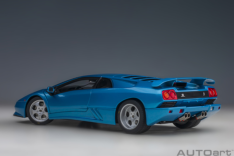 Lamborghini Diablo SE30 blau Baujahr 1993 1:18