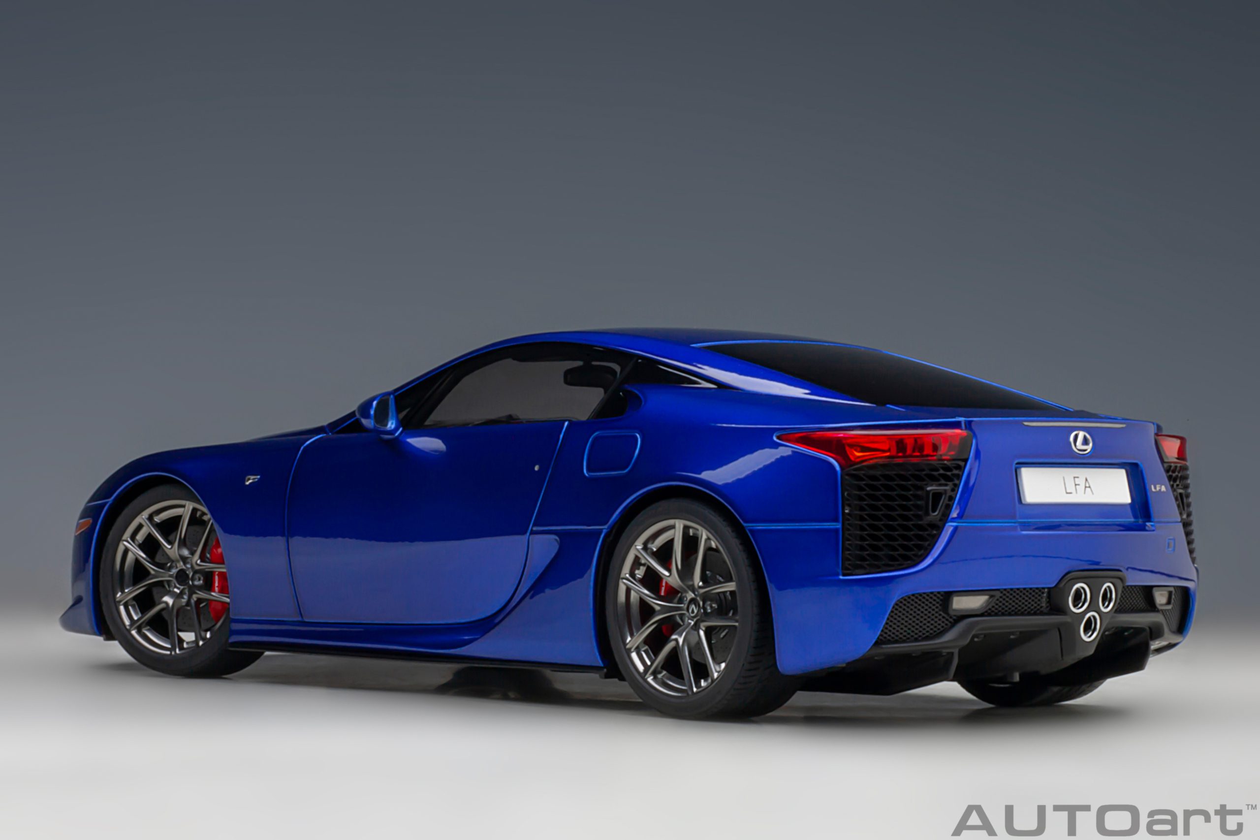 Lexus LFA 2010 blau pearl 1:18