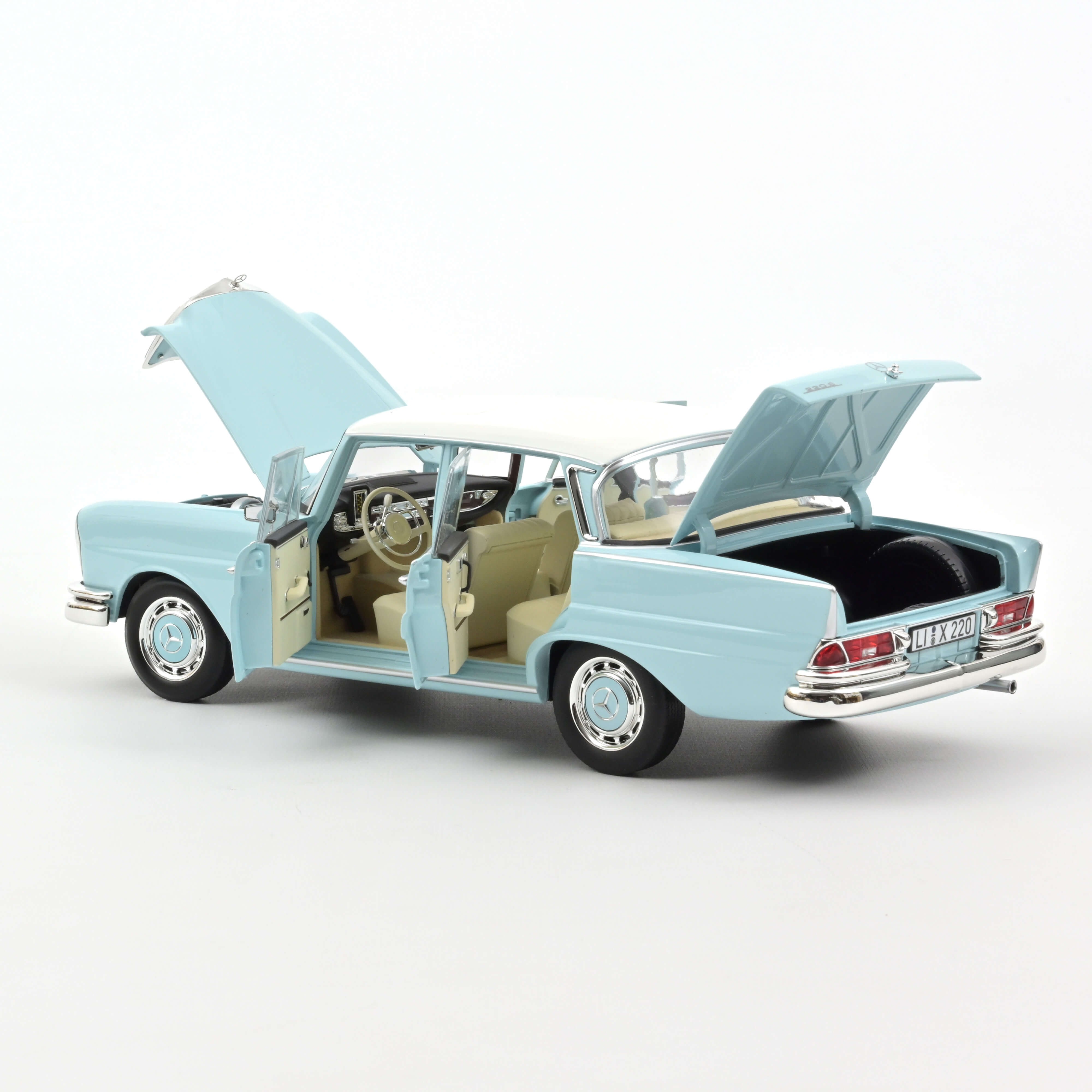 Mercedes 220S´65 Light Blue 1:18