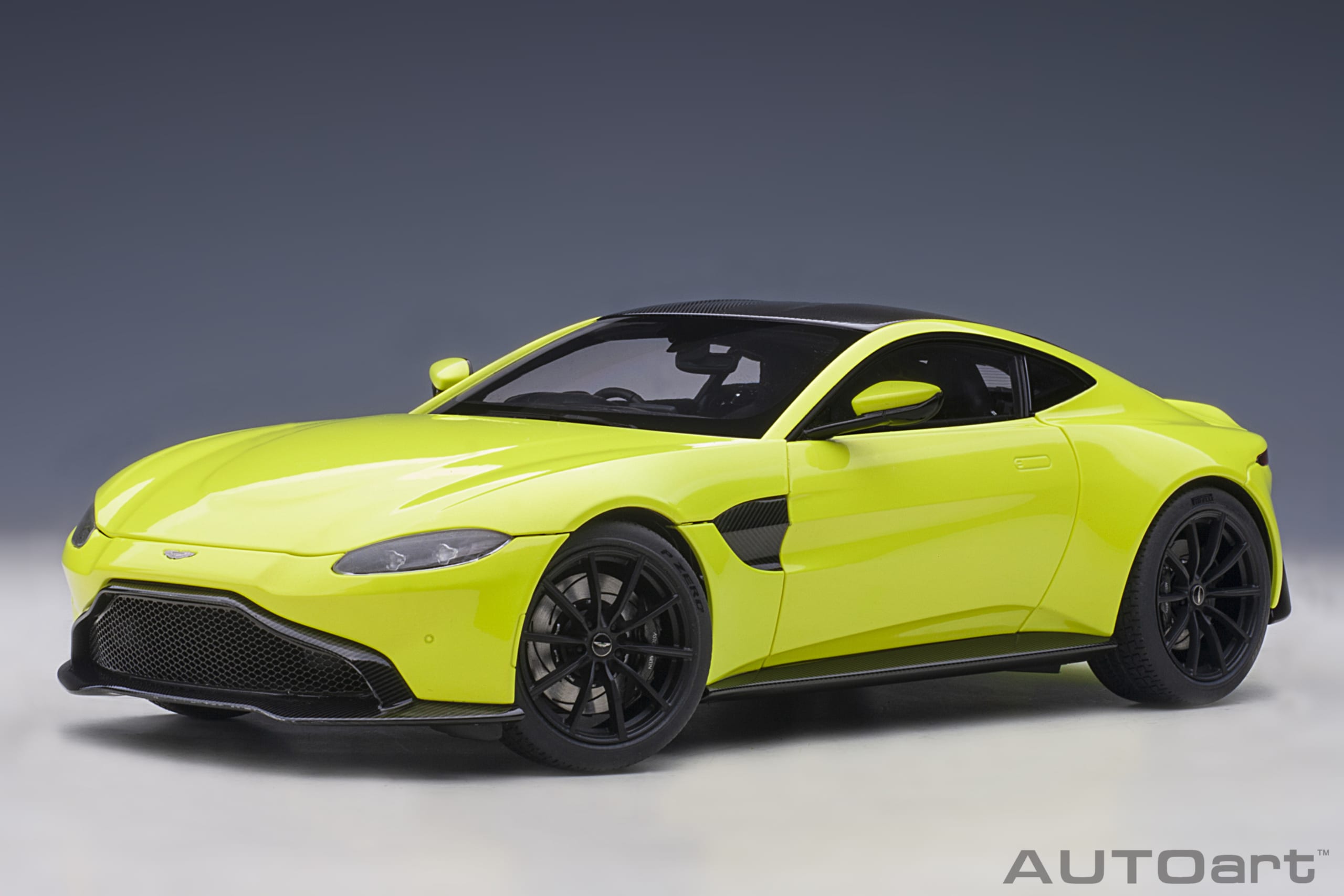 Aston Martin Vantage´19Lime