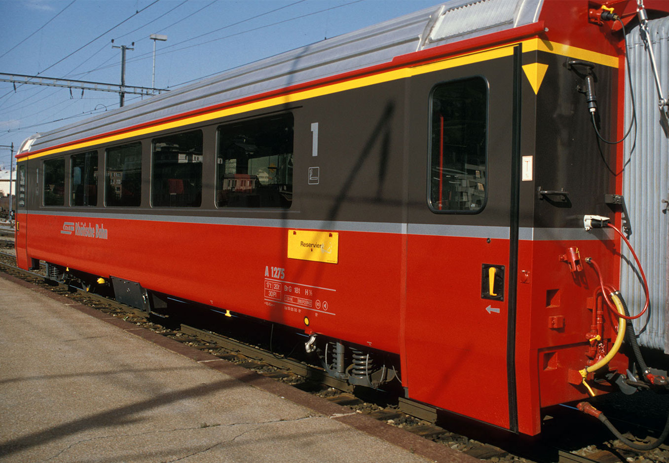 RhB A1273 BerninaExpress 1. Klasse Einheitswagen EW IV in verkürzte Ausführung für die Bernina-Bahn