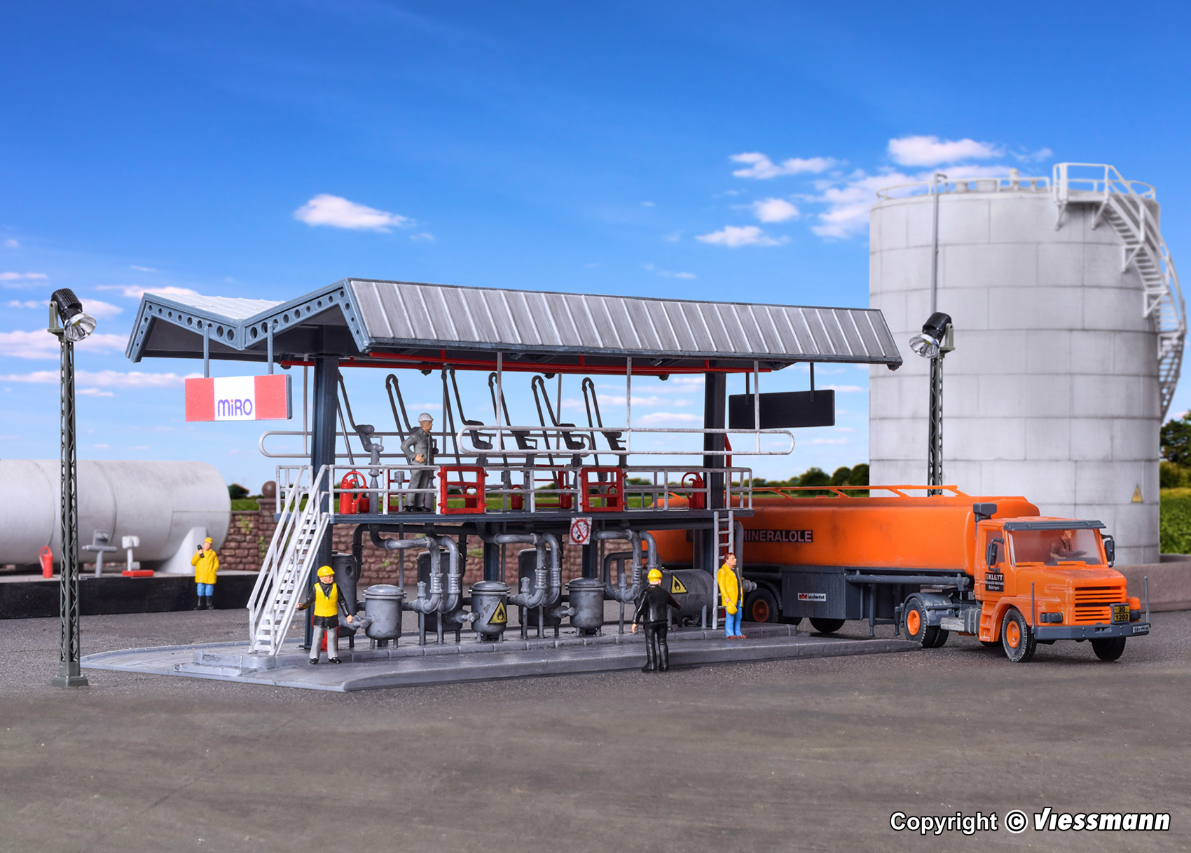 MIRO Abfüllstation mit SCANIA Tankwagen, H0