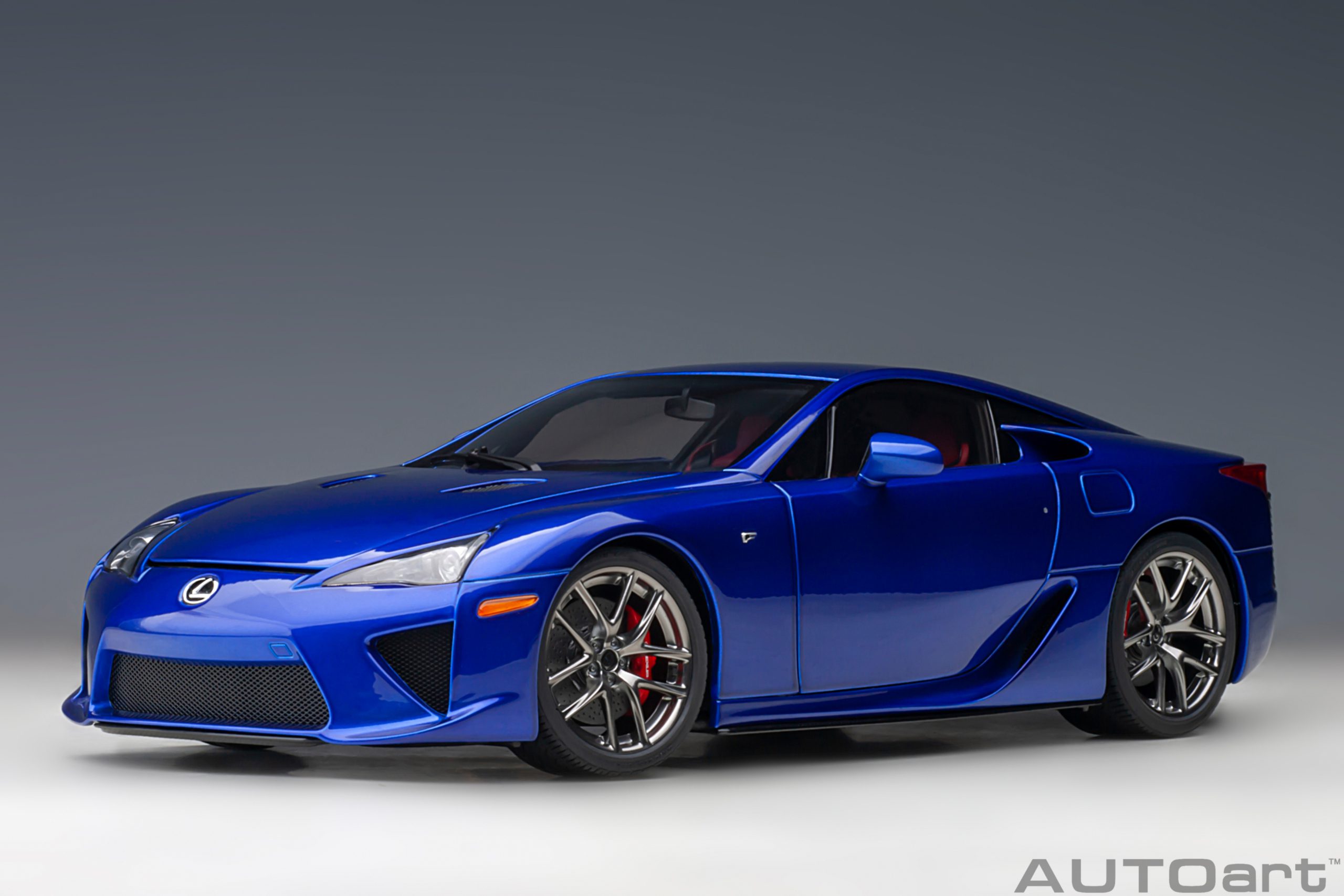 Lexus LFA 2010 blau pearl 1:18