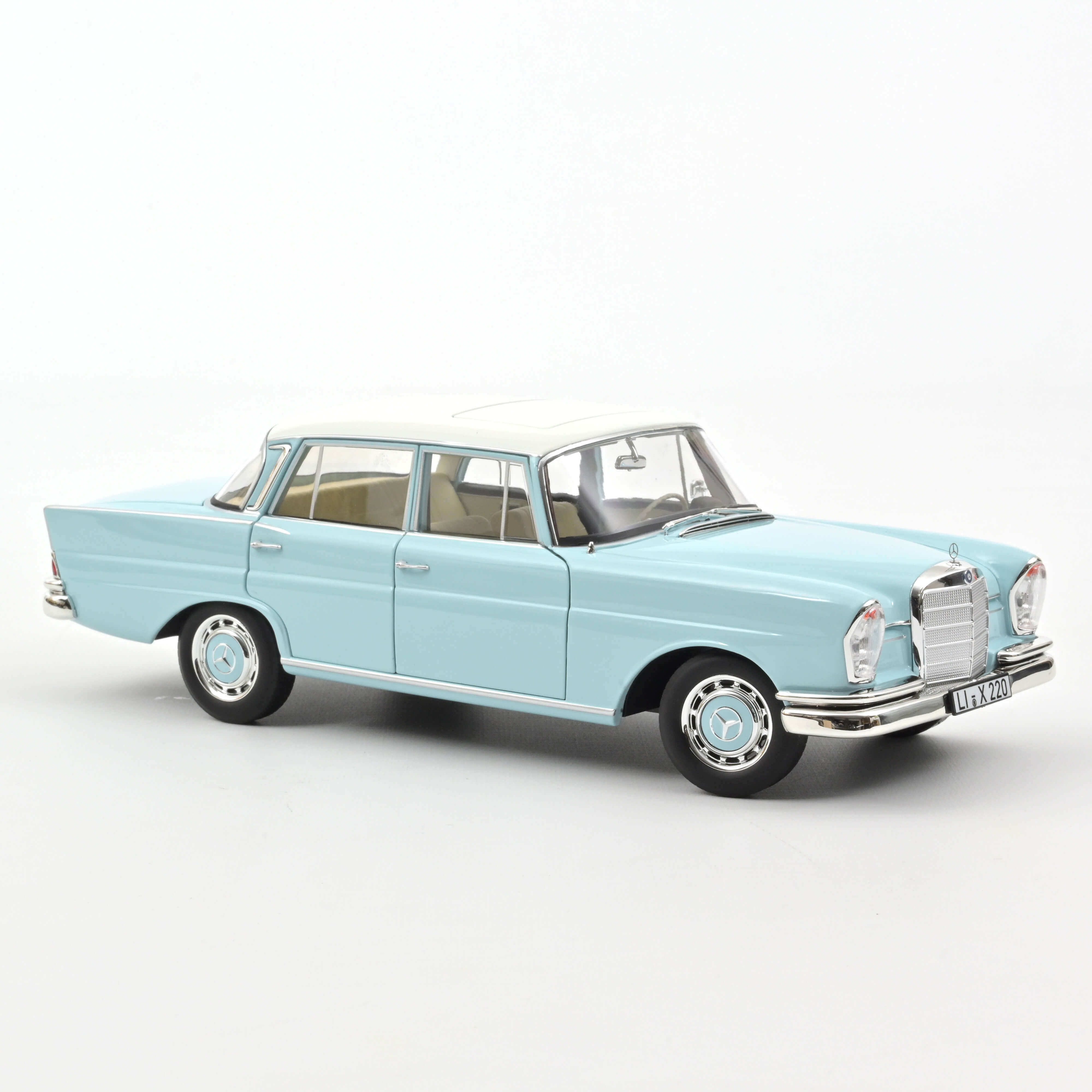 Mercedes 220S´65 Light Blue 1:18