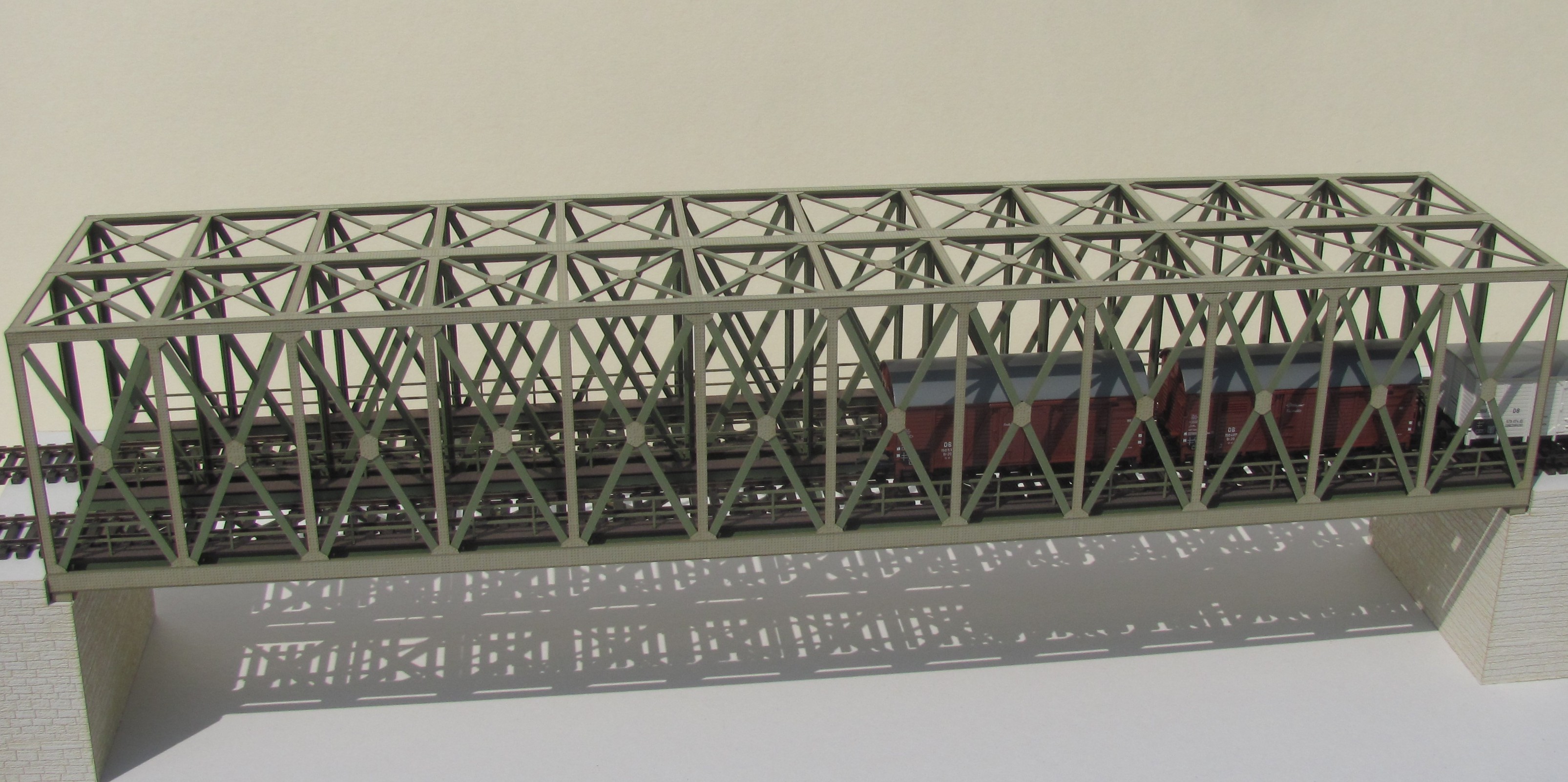 Fachwerk-Kastenbrücke 2-gleisig resedagrün, Länge 537mm