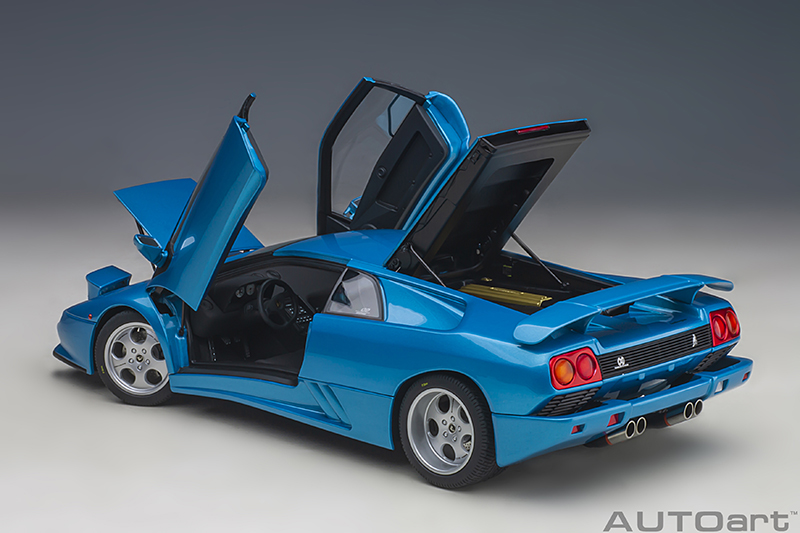 Lamborghini Diablo SE30 blau Baujahr 1993 1:18