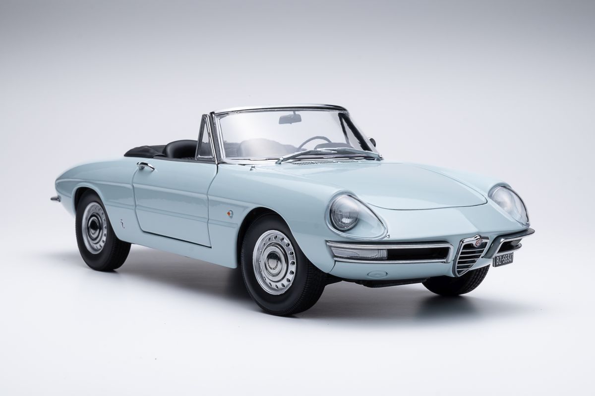 Alfa Romeo 1600 Duetto Spider `1966 blau 1:18 zu öffnende Türen und Hauben