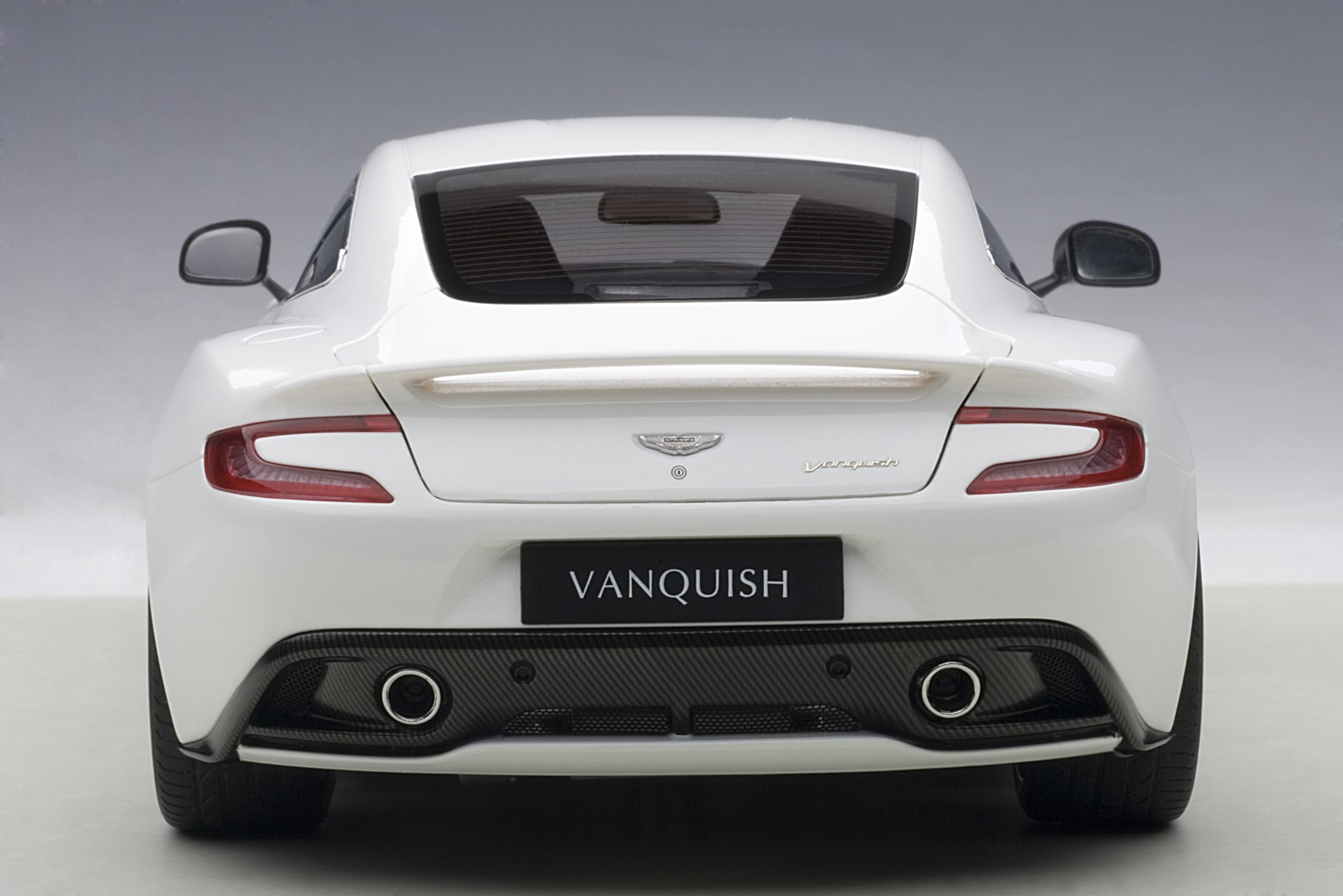 Aston Martin Vanquish´15 we18 weiß