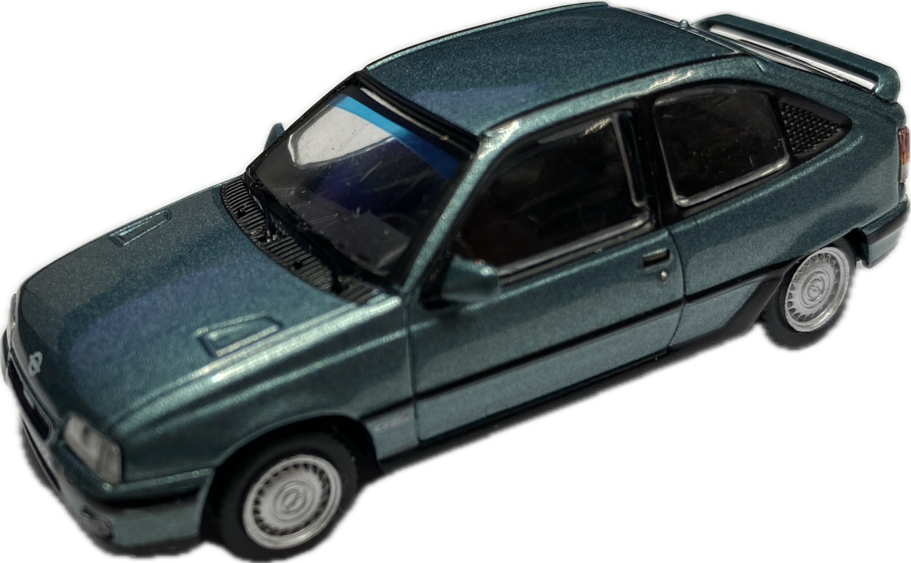 Opel Kadett GSi grün 1:64 