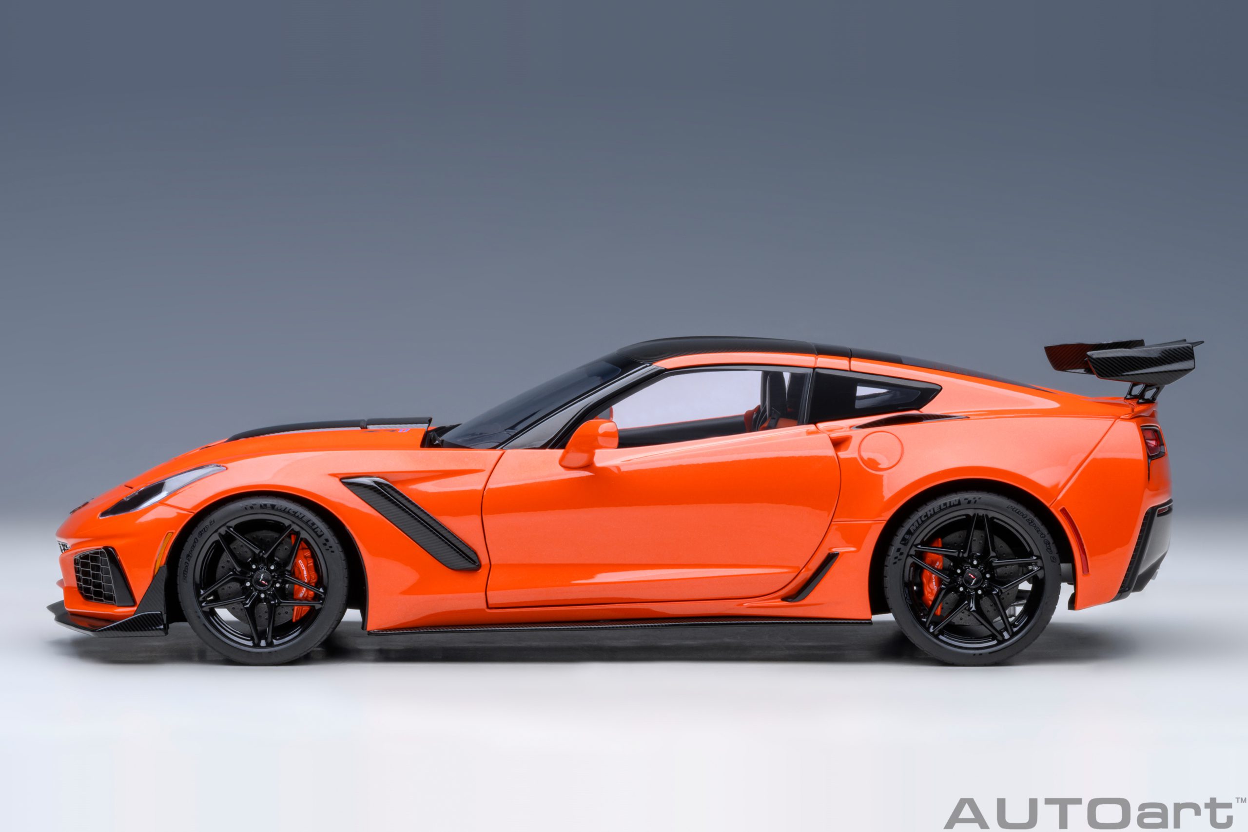 Chevrolet Corvette CR7 orange Baujahr 2019 1:18