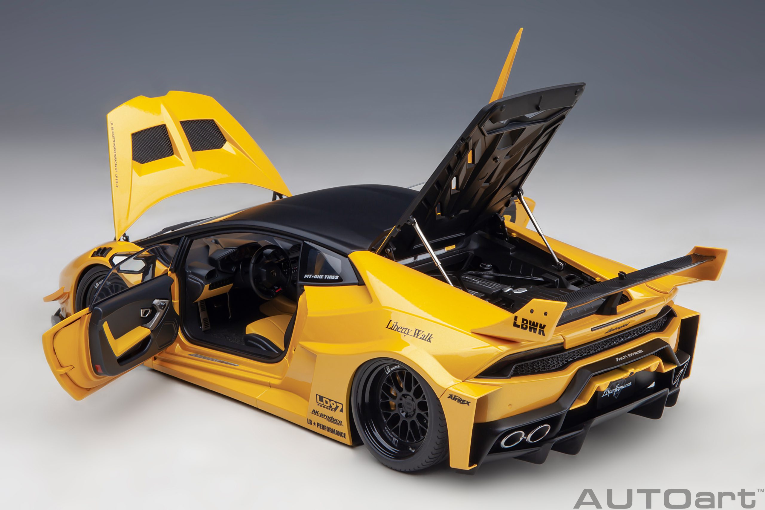 Liberty Walk Huracan gelb Baujahr 2019 1:18