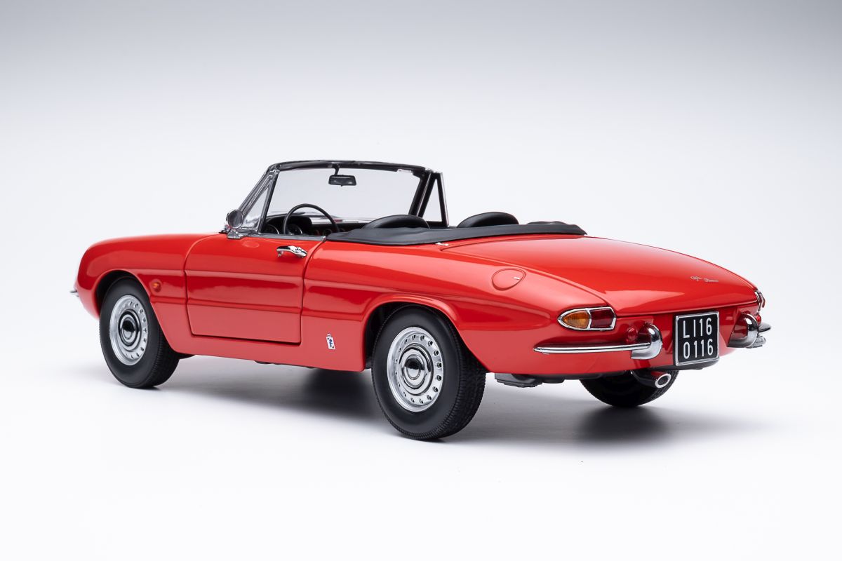 Alfa Romeo 1600 Duetto Spider `1966 rot 1:18 zu öffnende Türen und Hauben