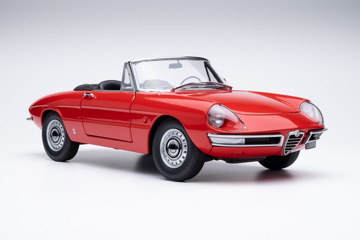 Alfa Romeo 1600 Duetto Spider `1966 rot 1:18 zu öffnende Türen und Hauben