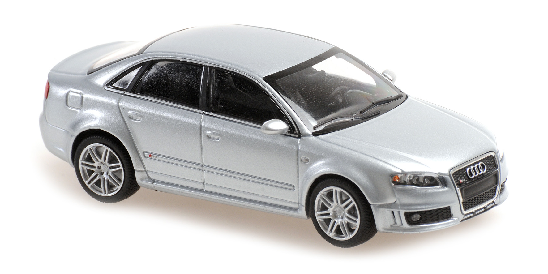 Audi RS4 `2004 silber 1:43 silber metallic Diecast Maxichamps